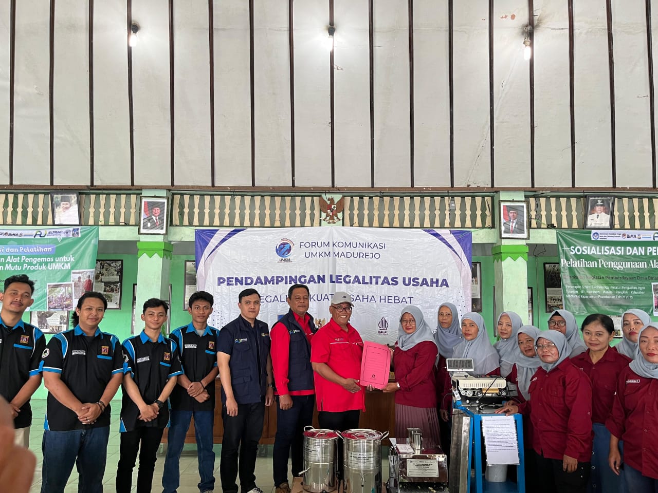 Pelatihan kerajinan bambu dan penyerahan bantuan peralatan dari AKPRIND